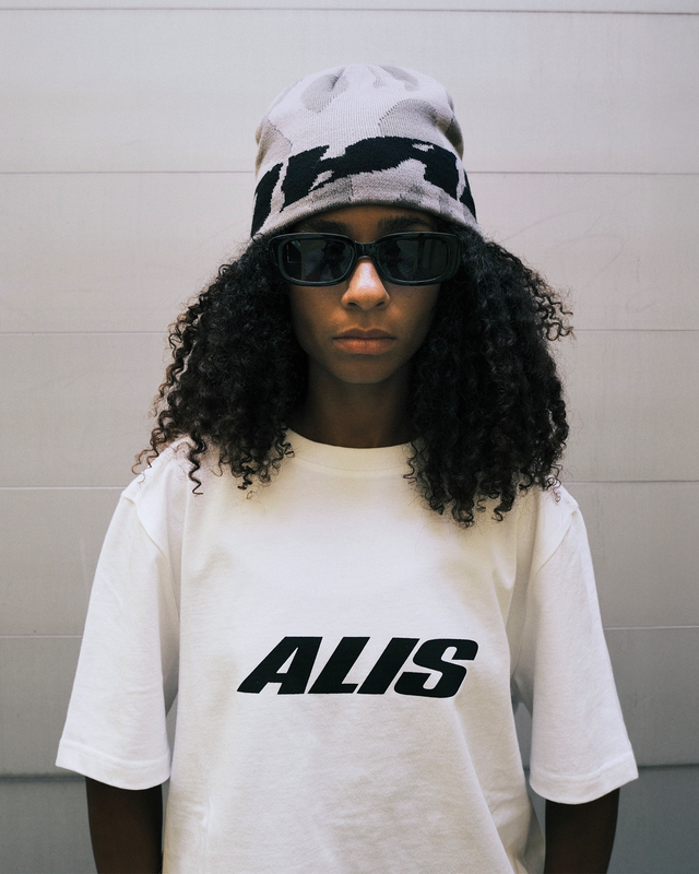 ALIS JERON ESSENTIAL T-SHIRT W/ CHEST LOGO T-shirt